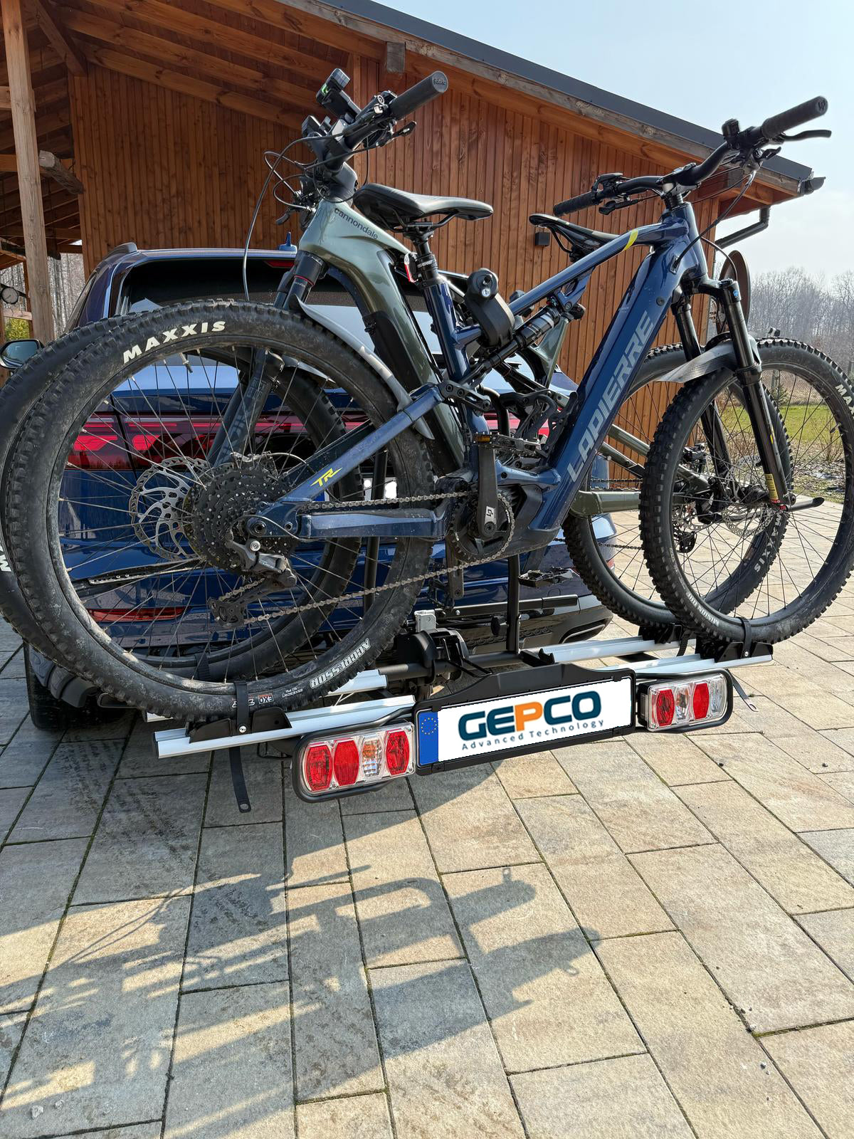 Porte-vélos GEPCO pour 2 vélos Porte-vélos arrière pour vélos électriques avec barre de remorquage 60 kg