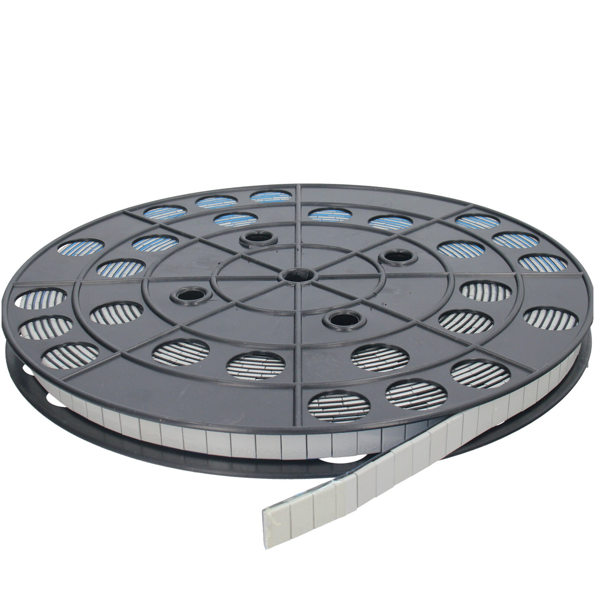 Nahaufnahme eines Streifens GEPCO 5g Stahlgewichte mit blauem Klebeband und Abrisskante.